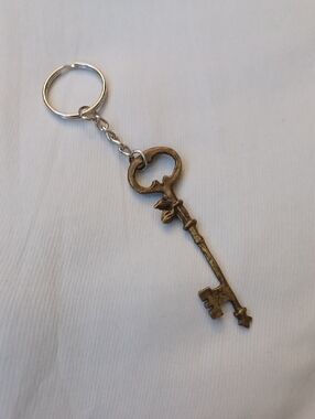 4/$60 New Antique-Style Skeleton Key Keychain in Brass Tone